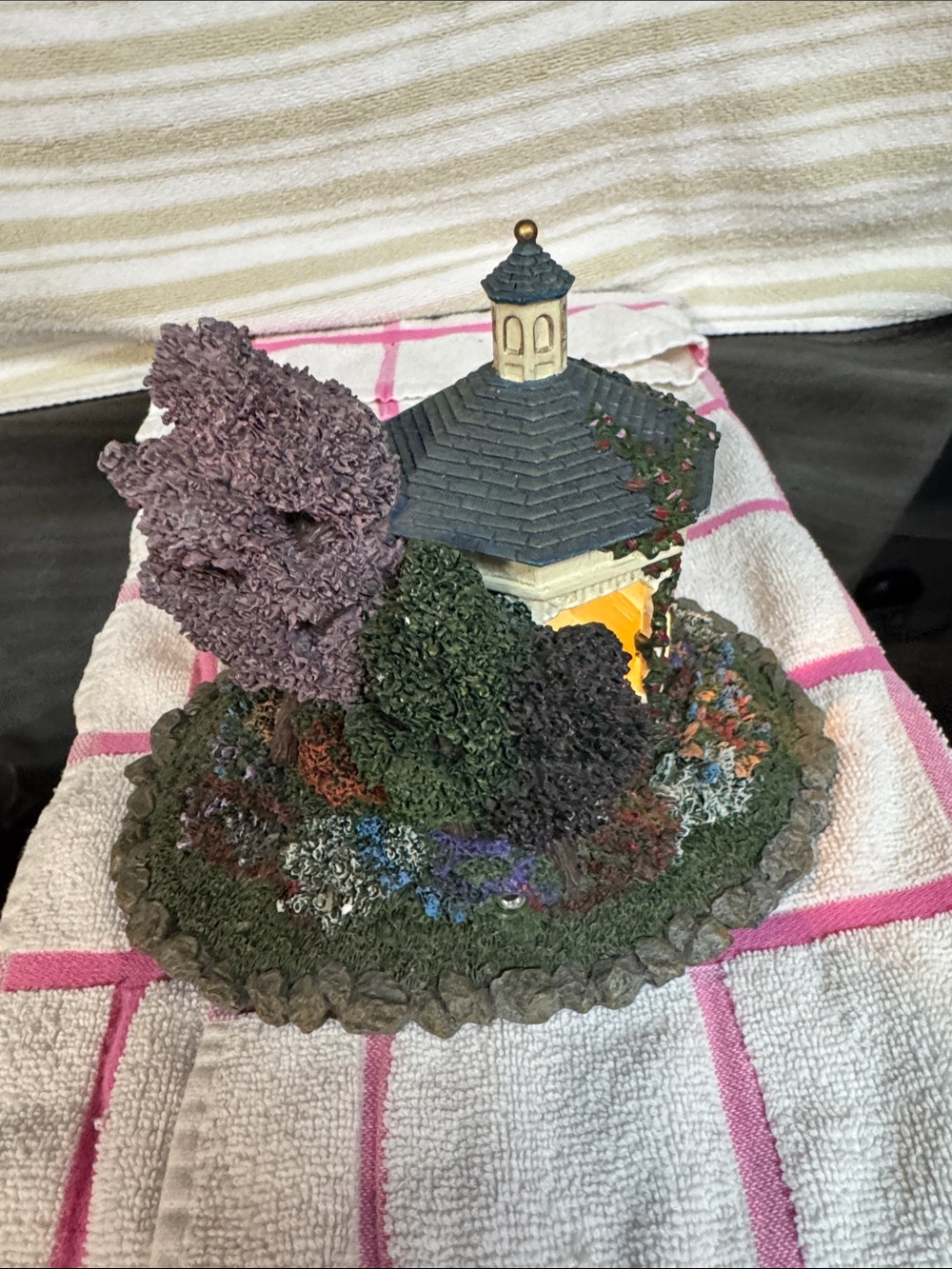 Illuminated Hawthorn Village Gazebo Garden Figurine Thomas Kinkade - Picture 5 of 12